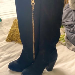 Also US6.5 women’s knee high black boots